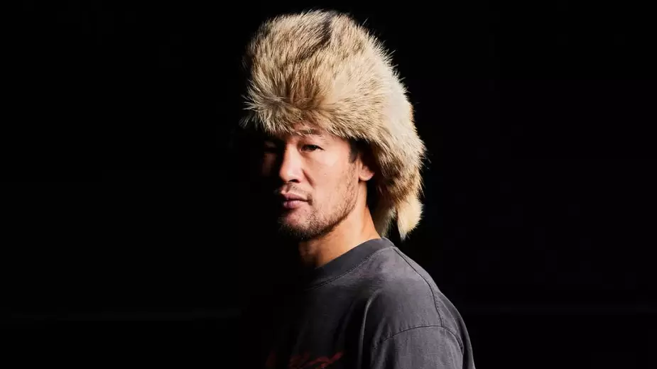 Шавкат Рахмонов появился в костылях на турнире. Что случилось с ним? 