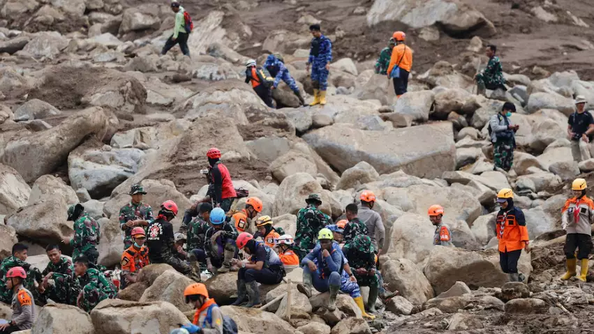 Индонезияда көшкін салдарынан қаза тапқандар саны 49-ға жетті