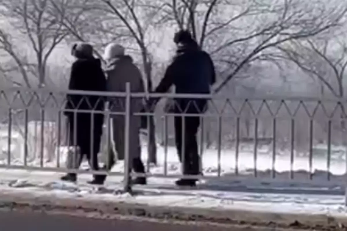 Наглого карманника сняли на видео в Караганде