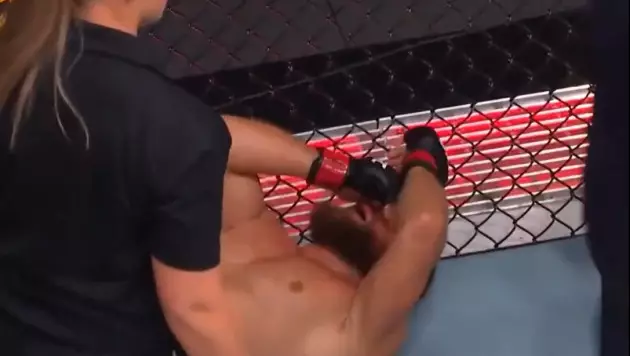 Нокаутом закончился бой уроженца Казахстана на турнире UFC