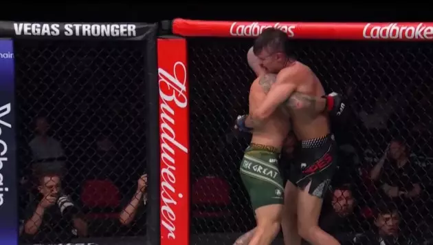 Волкановски победил Лопеса в реванше и защитил титул чемпиона UFC