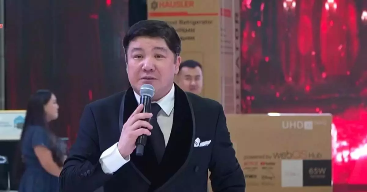  `Қазір жастарға бірдеңе дейтін жағдайда емеспін`: Тұрсынбек Қабатов тойда тілек айтамын деп абдырап қалды (ВИДЕО) 