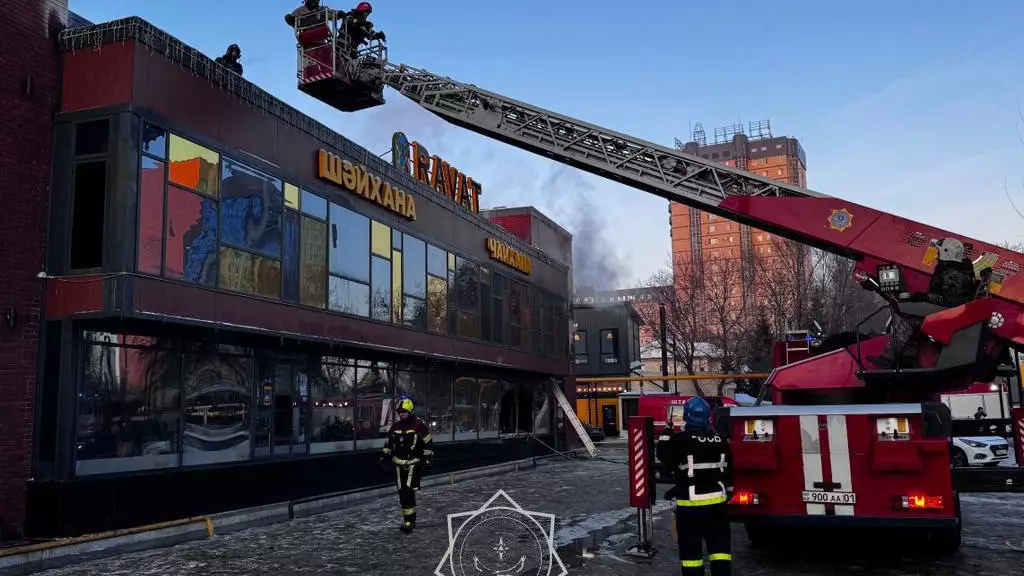 Астанада екі қабатты кафе өртке оранды