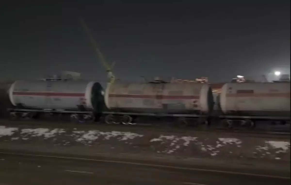 Цистерны вышли из-под контроля: в Талдыкоргане произошел сход вагонов