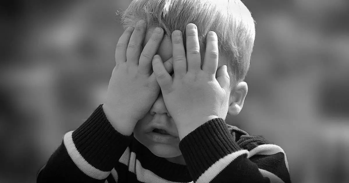  Бір жасар баланы жай ғана сүйемін деп соқыр етті: Жас ана дабыл қақты 