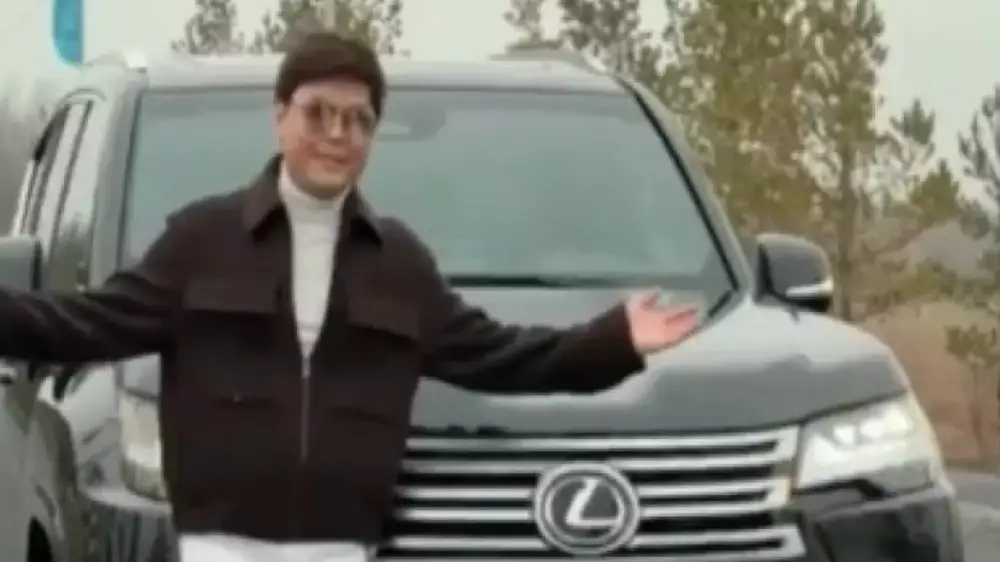 Танымал әнші Ернар Айдарға айыппұл салынды