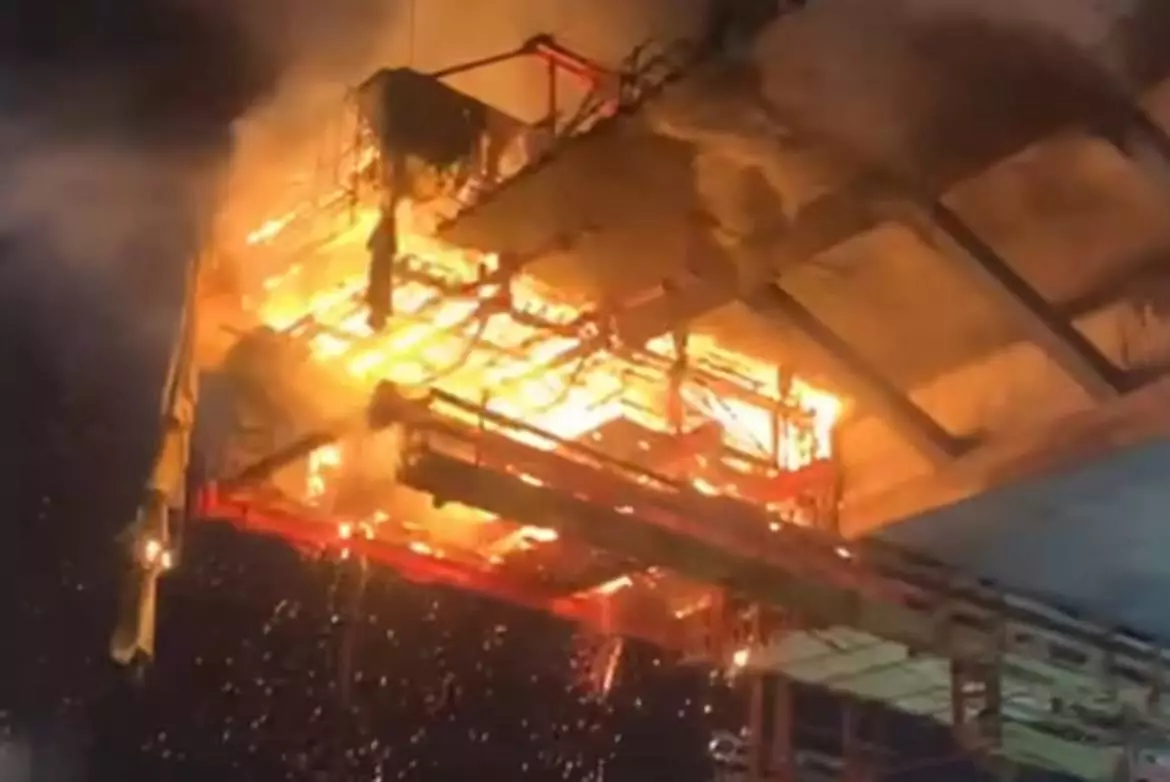 Строящийся мост загорелся в Павлодаре