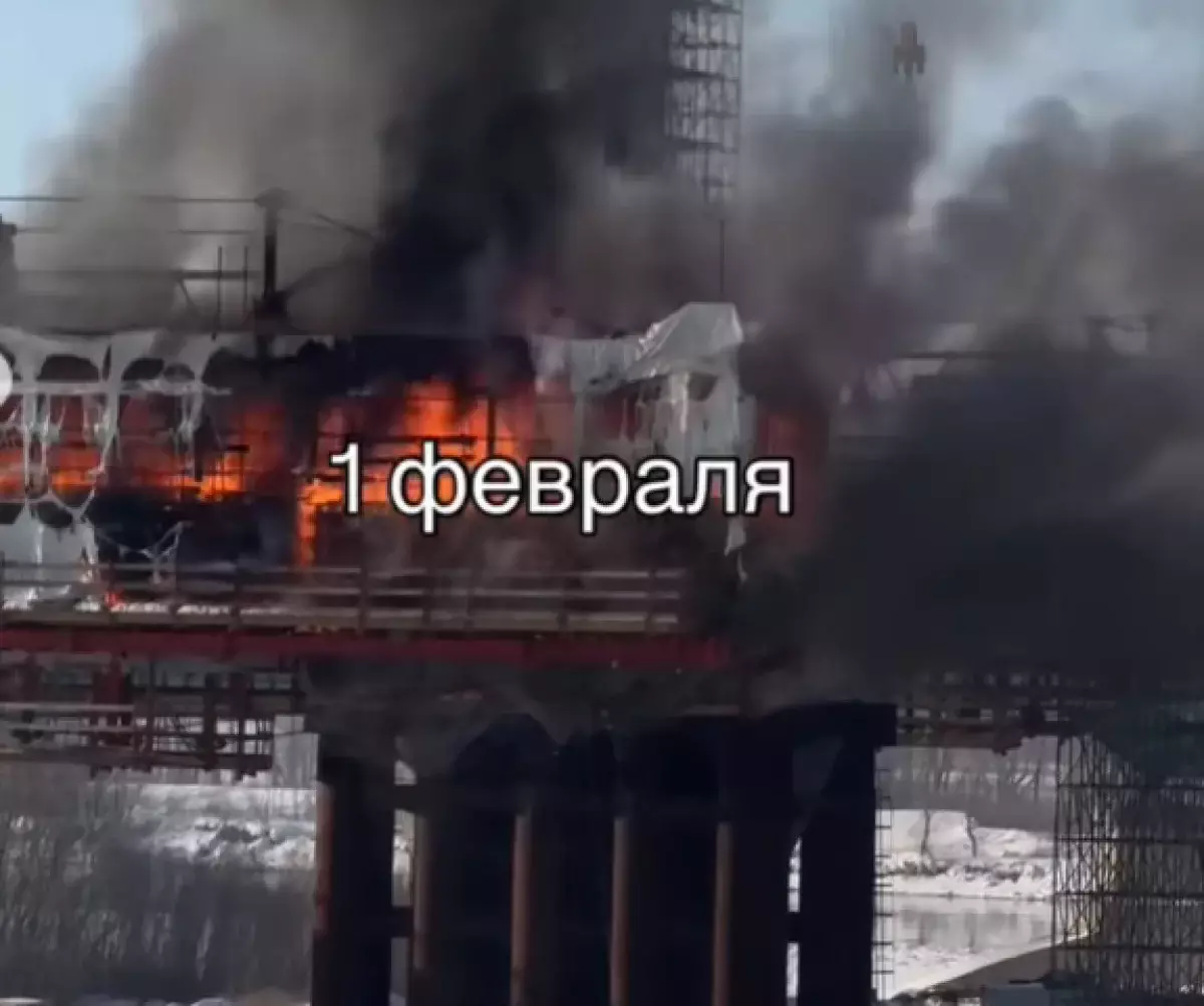 Второй подряд пожар произошел на строящемся мосту в Павлодаре