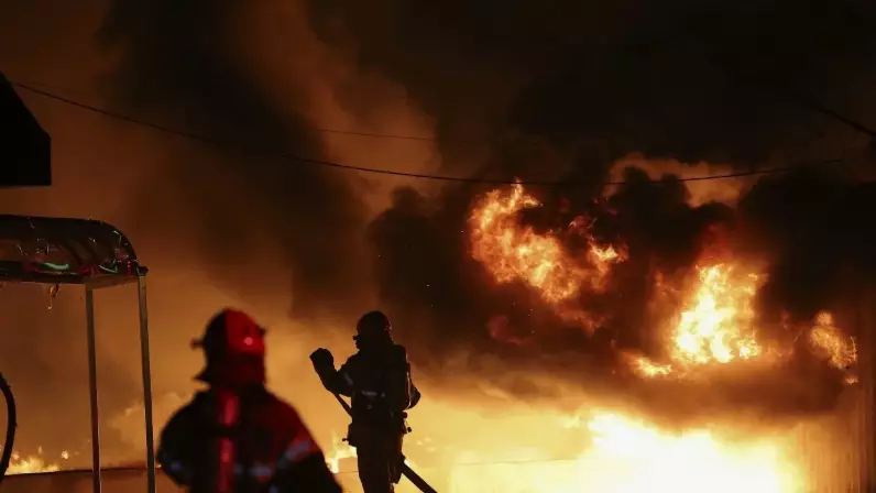 "Қаза тапқан адамның жеке басы анықталмай жатыр". Оңтүстік Кореядағы зауытта өрт шығып, қазақстандық із-түссіз жоғалып кетті
