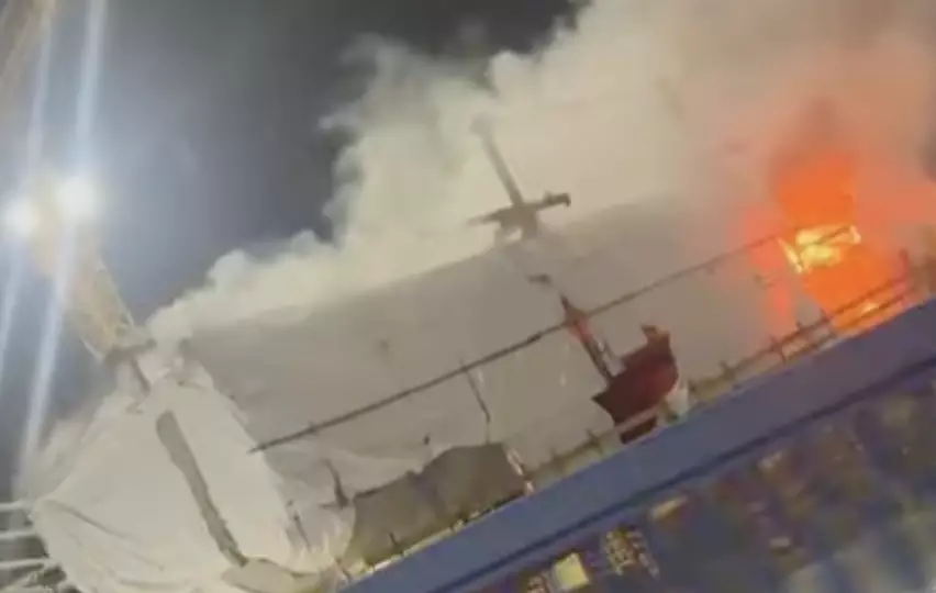 Тәулігіне екінші рет: Павлодарда Ертіс өзені үстіндегі көпір тағы өртенді