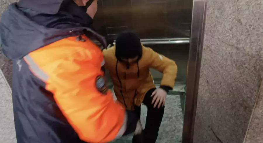 Астанада лифтте қалып қалған жасөспірім құтқарылды