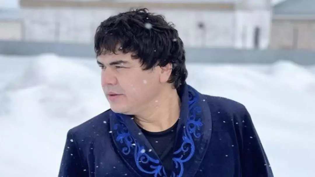 "МузАрттың Кенжебегі әкемді қадап кеткен": Әнші Кенжебек те кісі ақысын жеген бе?