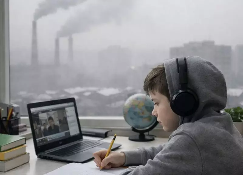 Усть-Каменогорск накрыл смог: детей снова отправили учиться из дома