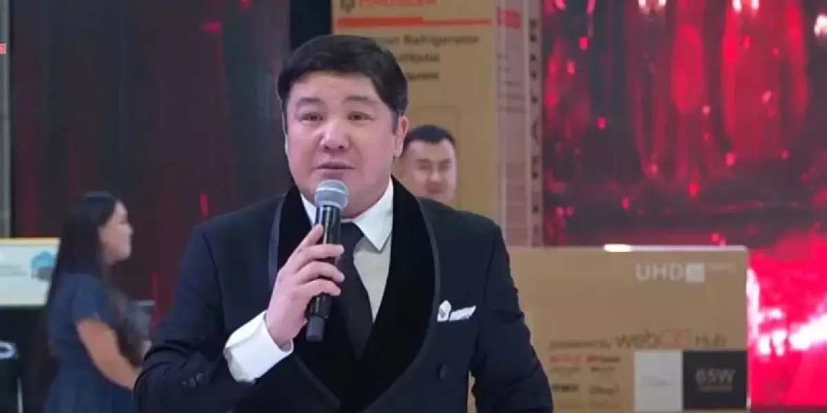 «Қазір бірдеңе дейтін жағдайда емеспін»: Тұрсынбек Қабатов тілек айтамын деп абдырап қалды