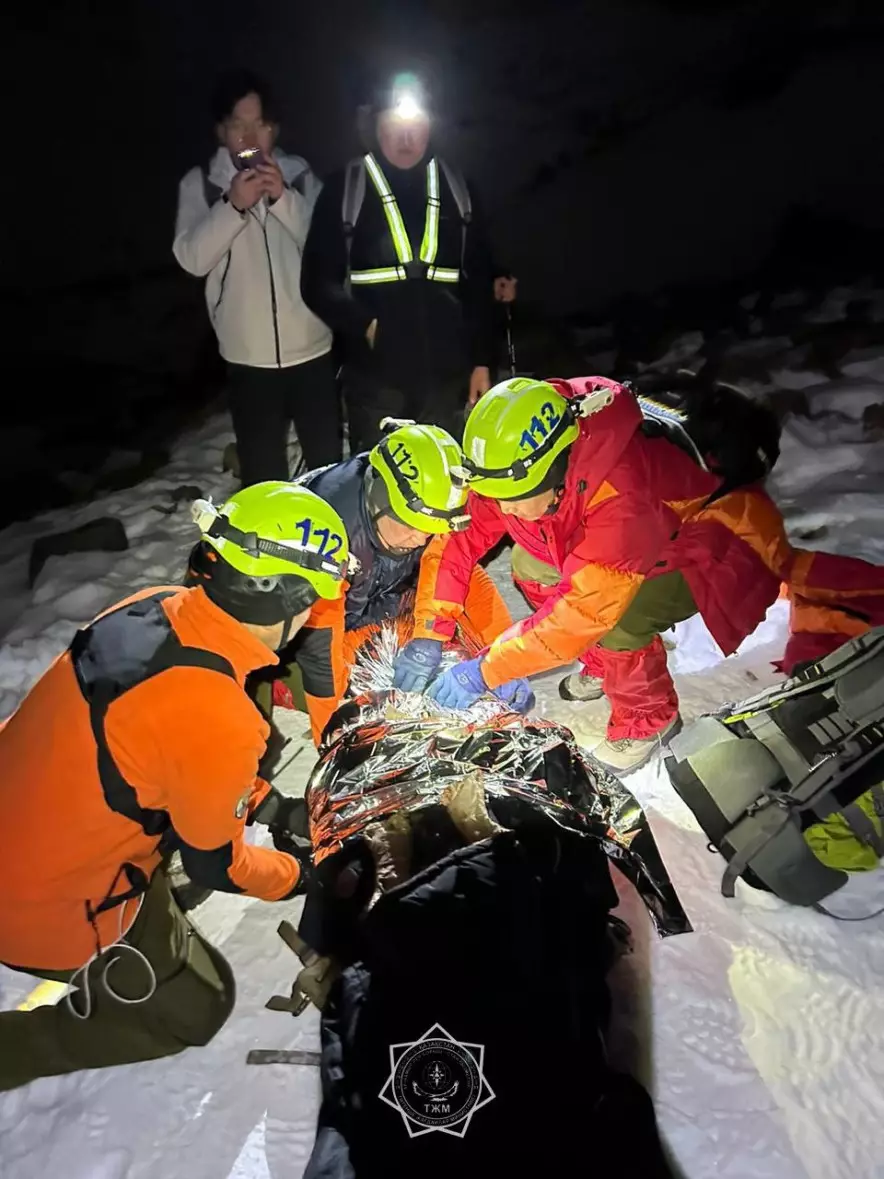 Қытай туристі Богданович мұздығы маңынан эвакуацияланды