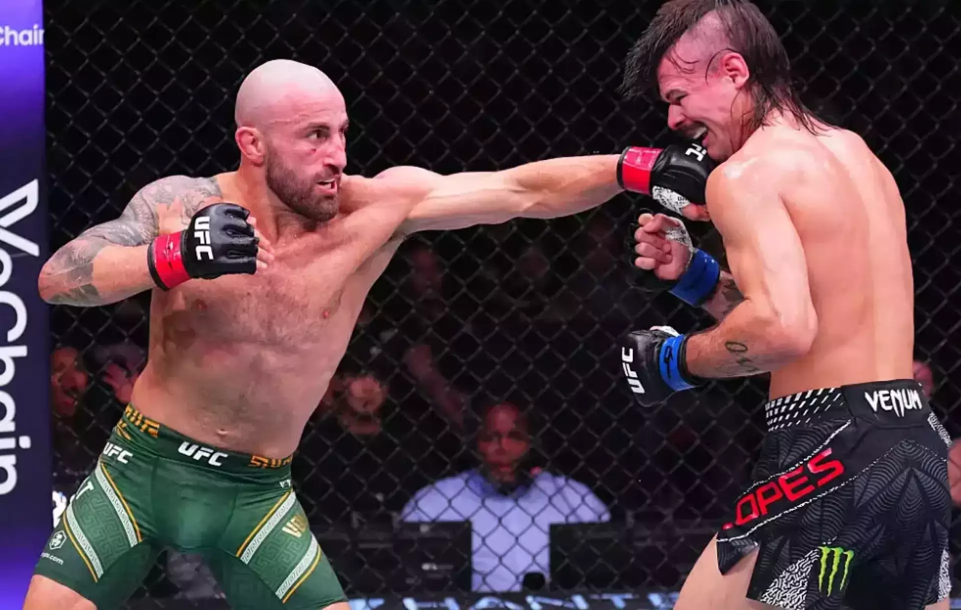 Волкановски вновь оказался сильнее Лопеса в титульном бою UFC 325