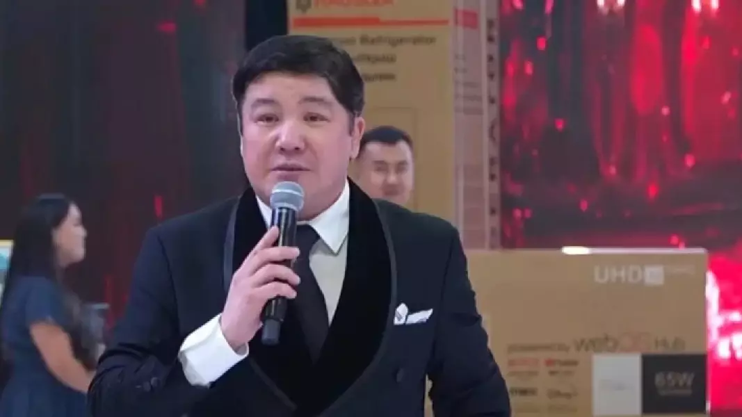 «Қазір жастарға бірдеңе дейтін жағдайда емеспін»: Тұрсынбек Қабатов тойда сөз таба алмай қалды 