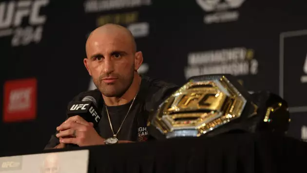 Боец UFC "сломал" обе ноги в чемпионском бою