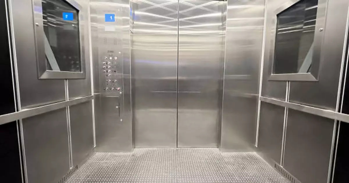  Астанада жасөспірім лифт ішінде қамалып қалды 