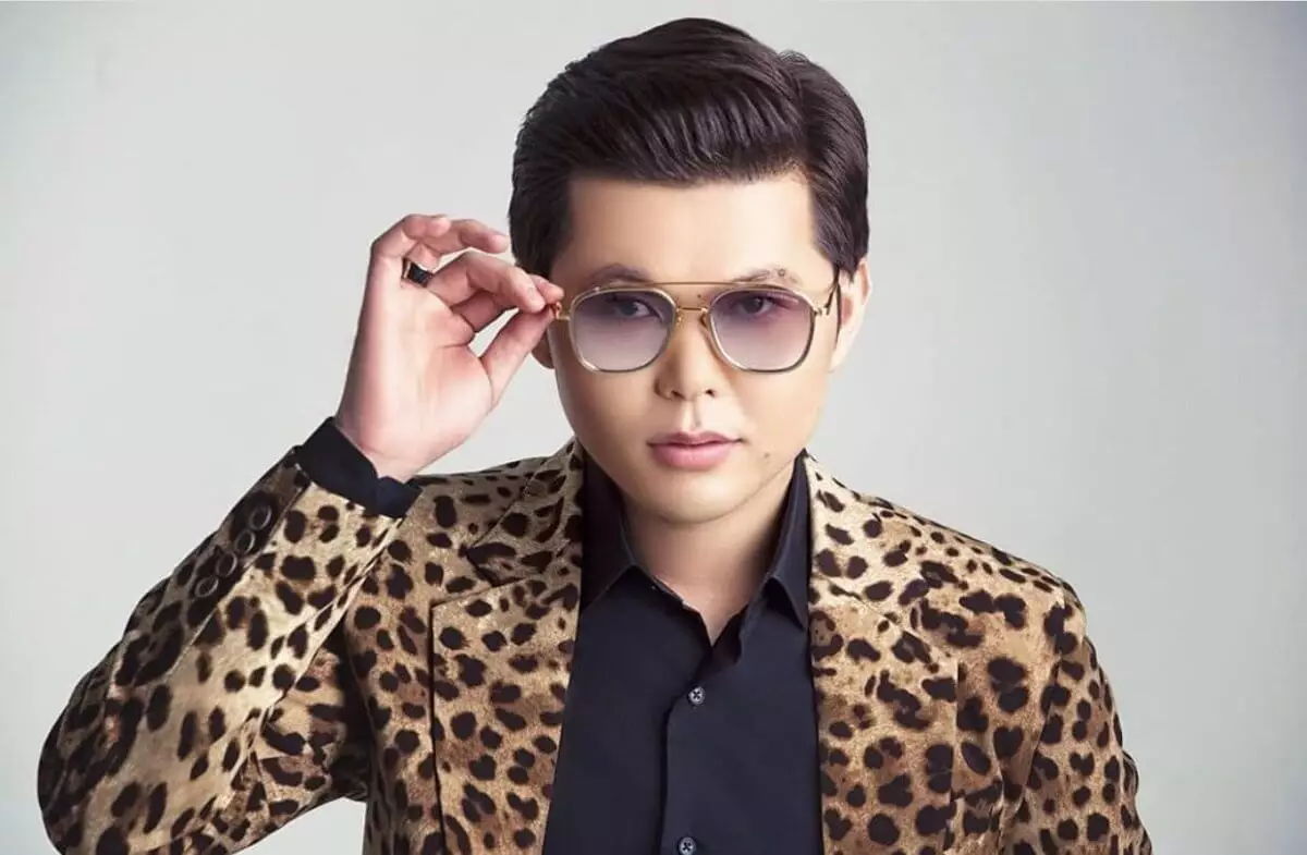 Таразда жол үстінде бейнеролик түсірген Ернар Айдарға айыппұл салынды