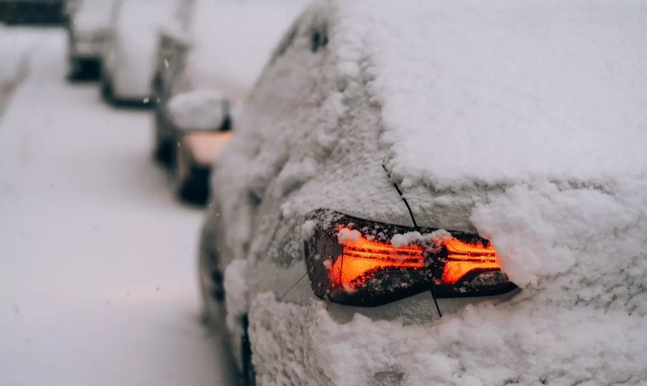 Штормовые предупреждения на понедельник объявлены почти по всему Казахстану