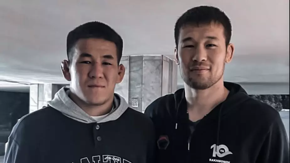 Бывший грузчик оформил страшный нокаут и идет без поражений. Почему его сравнивают с Шавкатом?