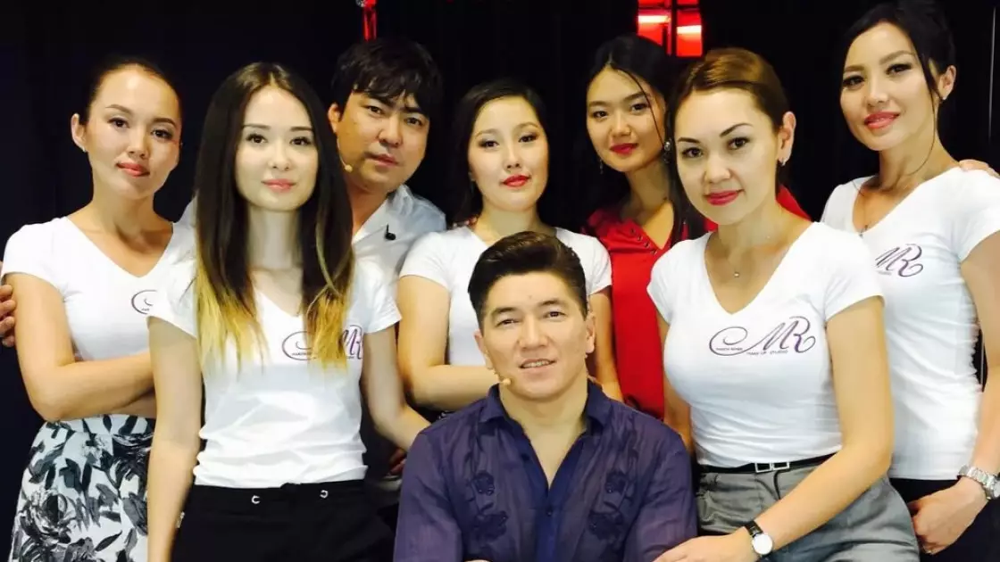 «Мәссаған»: Сәкен Майғазиев оқырмандарын таң қалдырған фотосуреттер жариялады