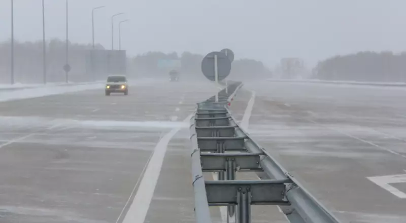 В ЗКО из-за тумана и гололёда закрыли участок республиканской трассы