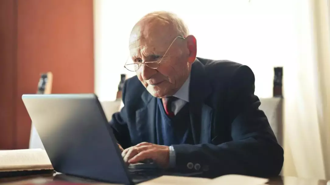 Германиядағы бұрынғы мемлекеттік қызметкерлердің зейнетақысы қысқаруы мүмкін