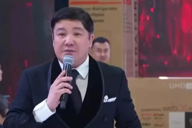 «Қазір жастарға бірдеңе дейтін жағдайда емеспін»: Қабатовтың тойдағы сөзі қызу талқыланып жатыр