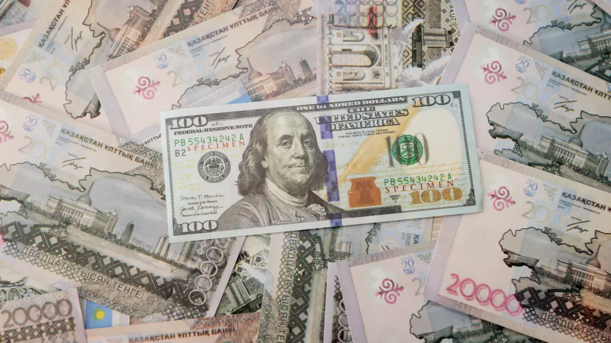 "Доллар құтқармайды": Сарапшы жинақты қалай сақтаған тиімді екенін айтты