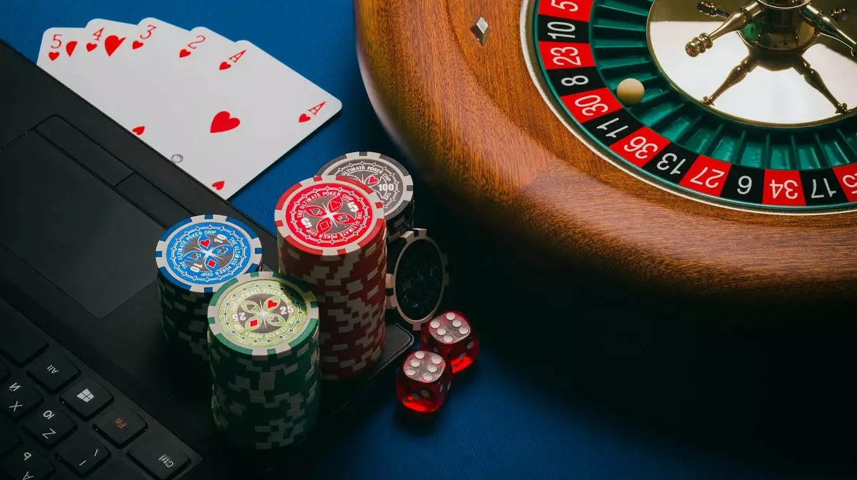 АФМ ищет двух подозреваемых, которые незаконно вели игорный бизнес в Казахстане