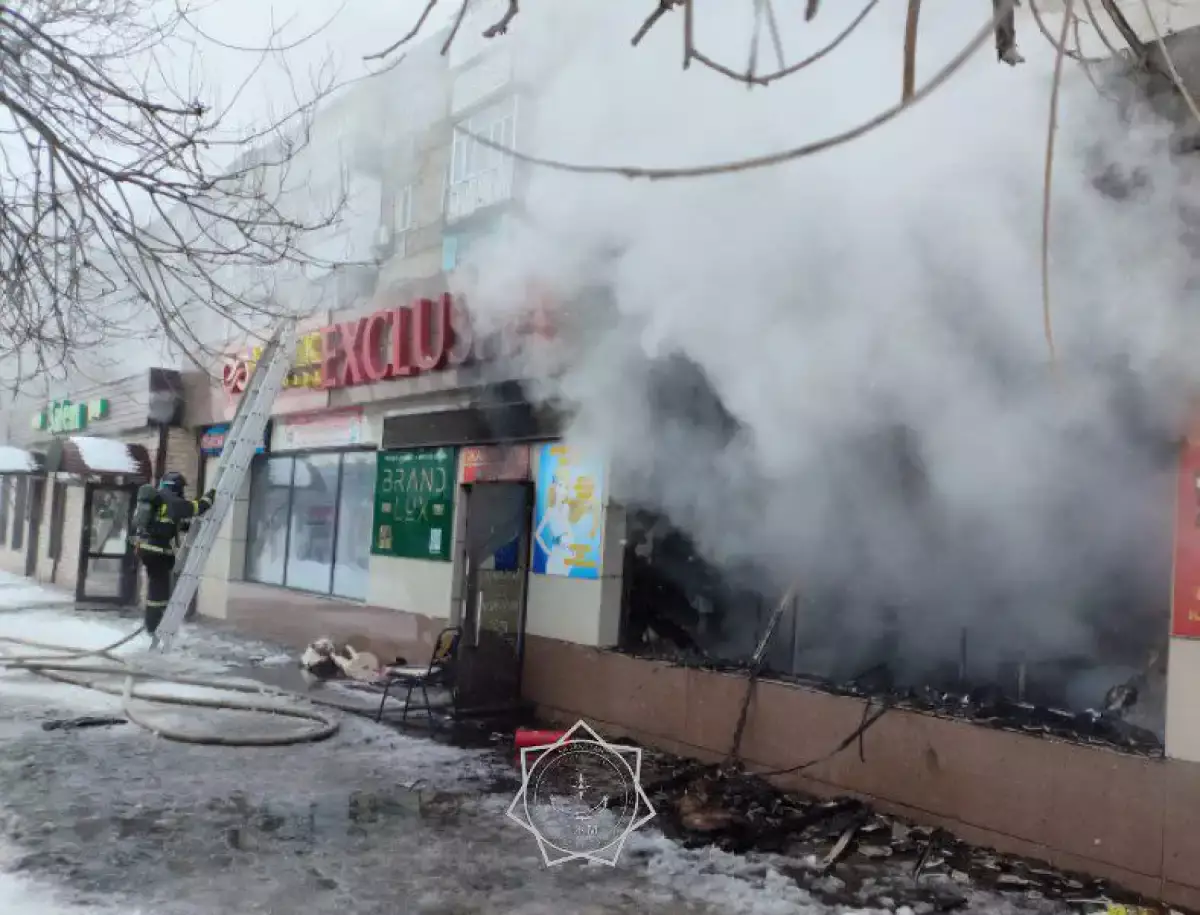 Сәтбаевта бесқабатты үйдің қасынан өрт шықты