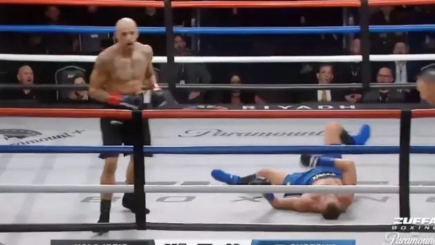 Атақты чемпион қарсыласын екі рет құлатты да, ары қарайғыны ешкім күтпеді