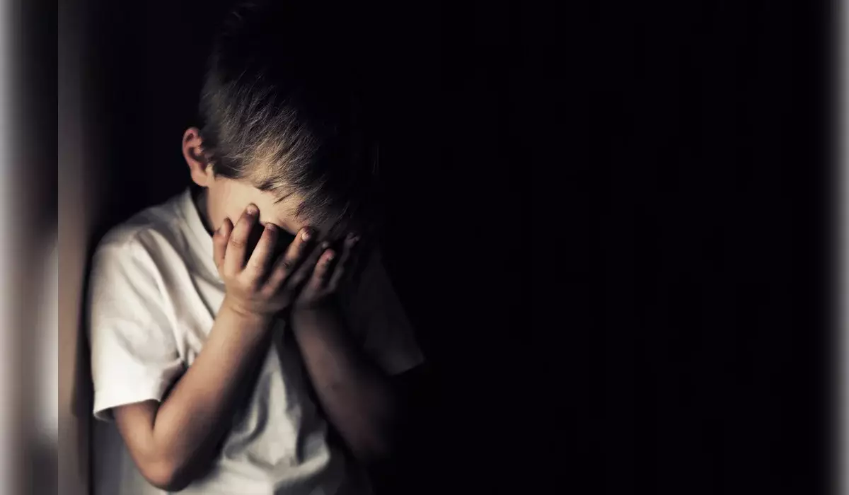 Мать жестоко избила грудничка и сняла происходящее на видео в Таразе