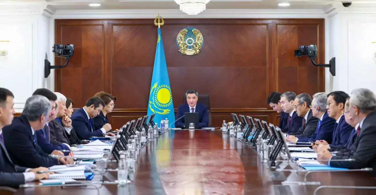 Бектенов потребовал жестко пресекать фейки о Конституции