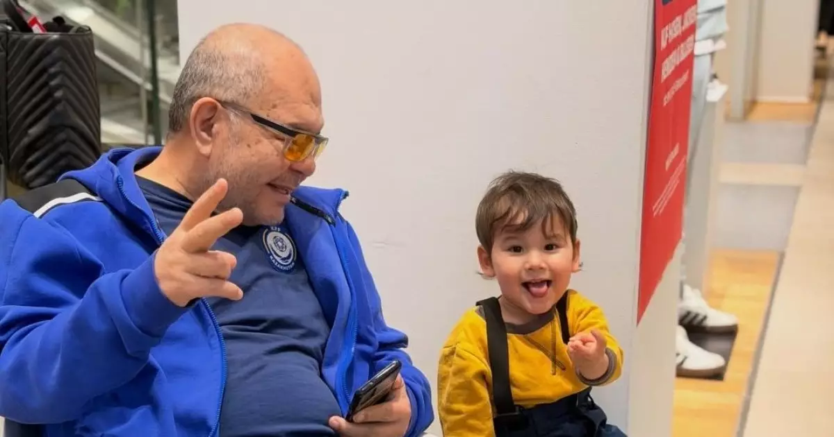  `Сен аман бол, немерем`: Уәлибек Әбдірайымов немересін алғаш рет көрсетті (ФОТО) 