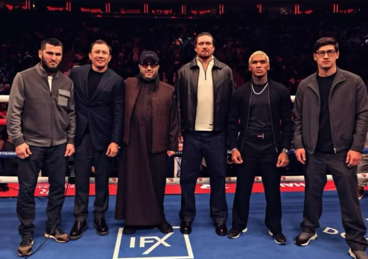 Головкин, Бетербиев, Бивол и Усик порадовали болельщиков совместной фотографией