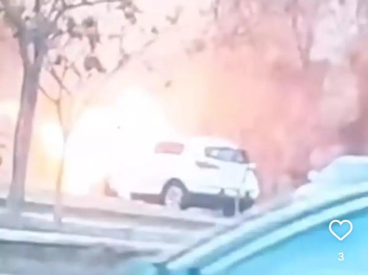 В Актау загорелся автомобиль во дворе 22 микрорайона - новости на Lada.kz 02.02.2026