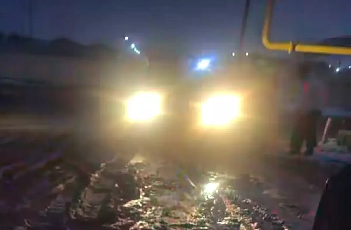 В селе Баскудук полицейские помогли семье выбраться из дорожной ловушки - новости на Lada.kz 02.02.2026