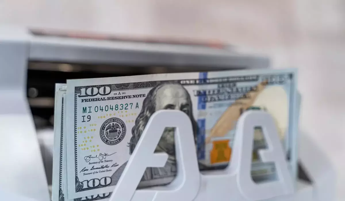 После падения снова растет: динамика курса доллара на KASE