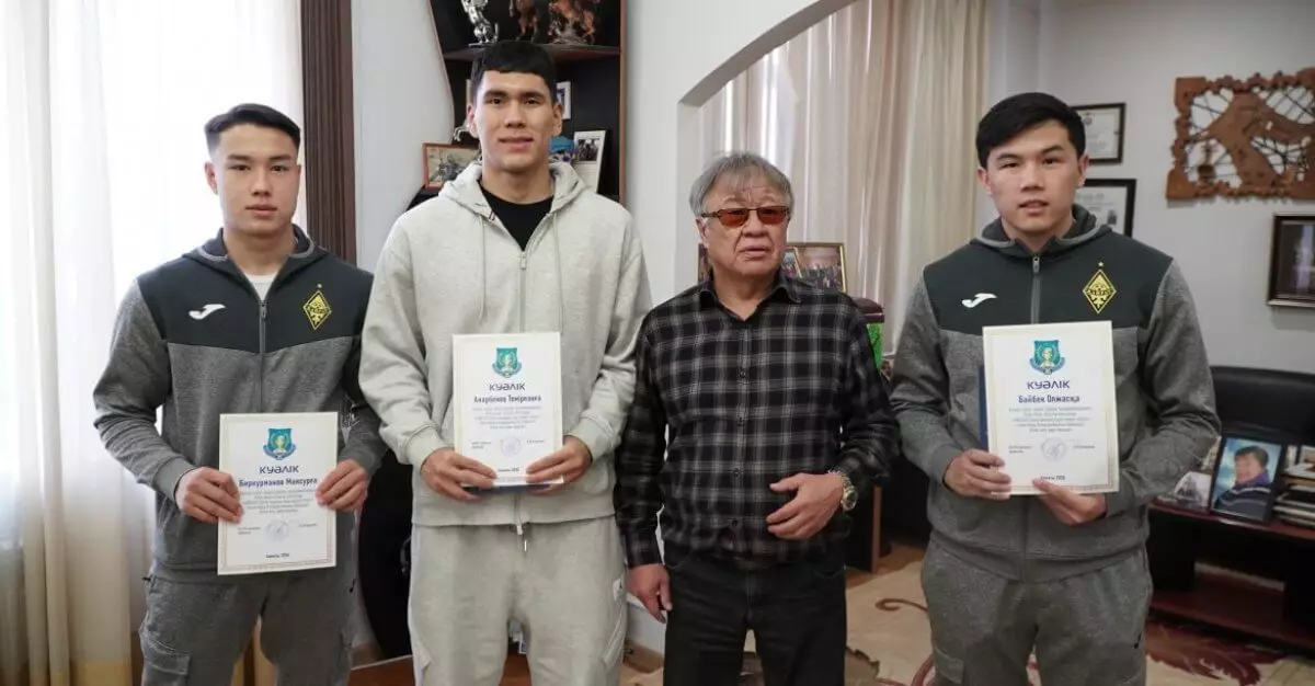 «Қайрат» футболшылары білім грантына ие болды