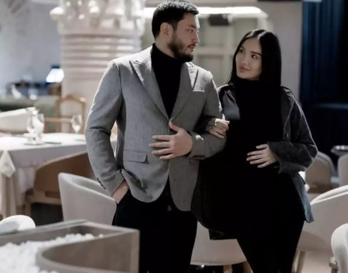 Айжан Байзакова призналась в страхе перед родами