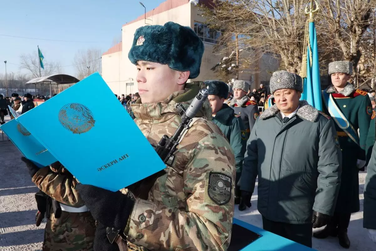 В Астане около 170 гвардейцев приняли военную присягу