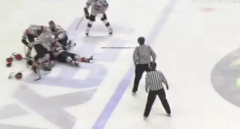 Хоккеист умер прямо на льду во время матча в Караганде