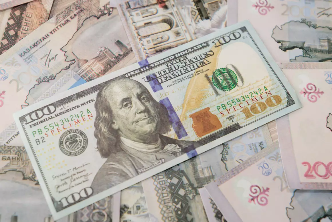 Курс доллара начал расти в Казахстане