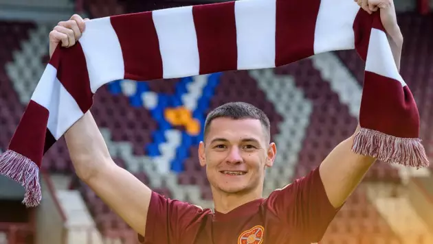 "Арсенал" начал переговоры по аренде с "Хартсом" Ислама Чеснокова