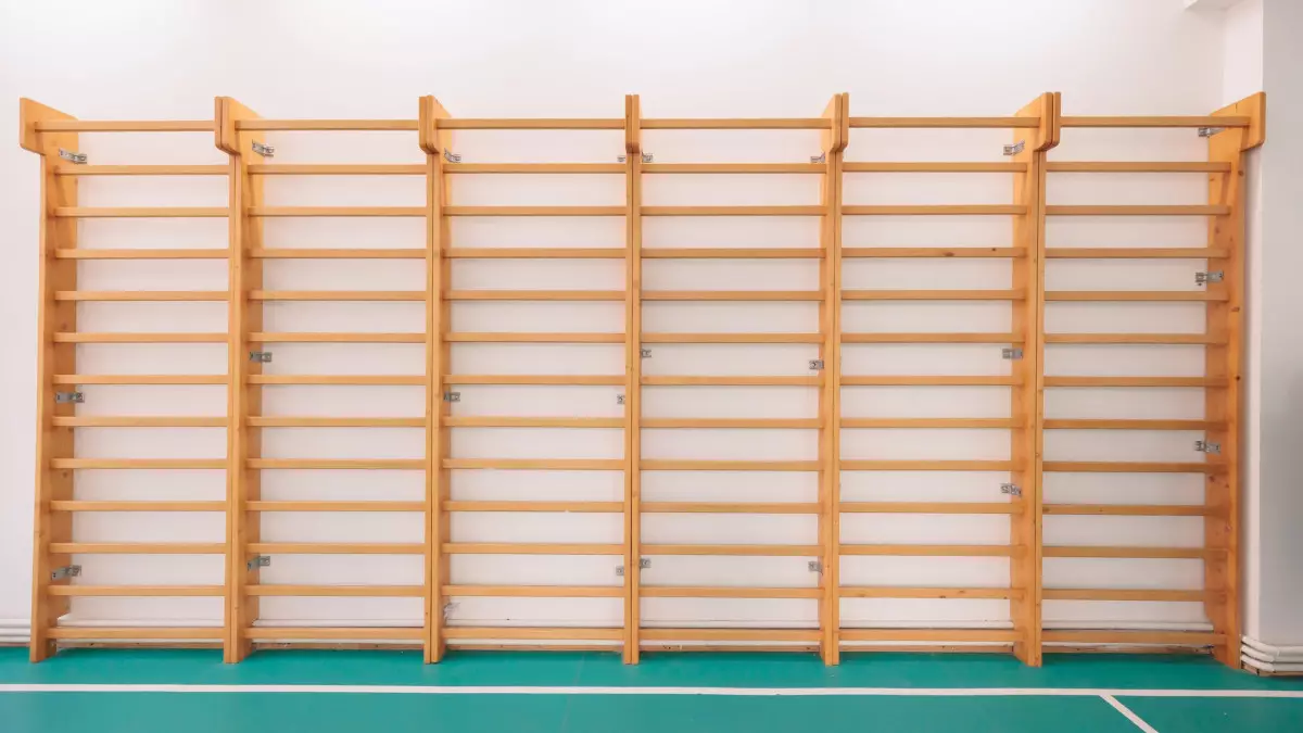 Мұғалім сабаққа кешіккен студентті 100 рет "отжимание" жасауға мәжбүрлеген