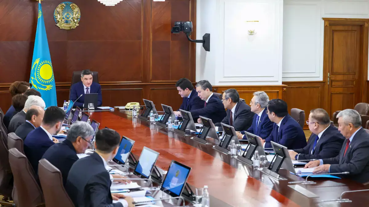 Олжас Бектенов: Проект новой Конституции – это ⁠прогрессивный документ, устремленный в будущее - новости на Lada.kz 02.02.2026