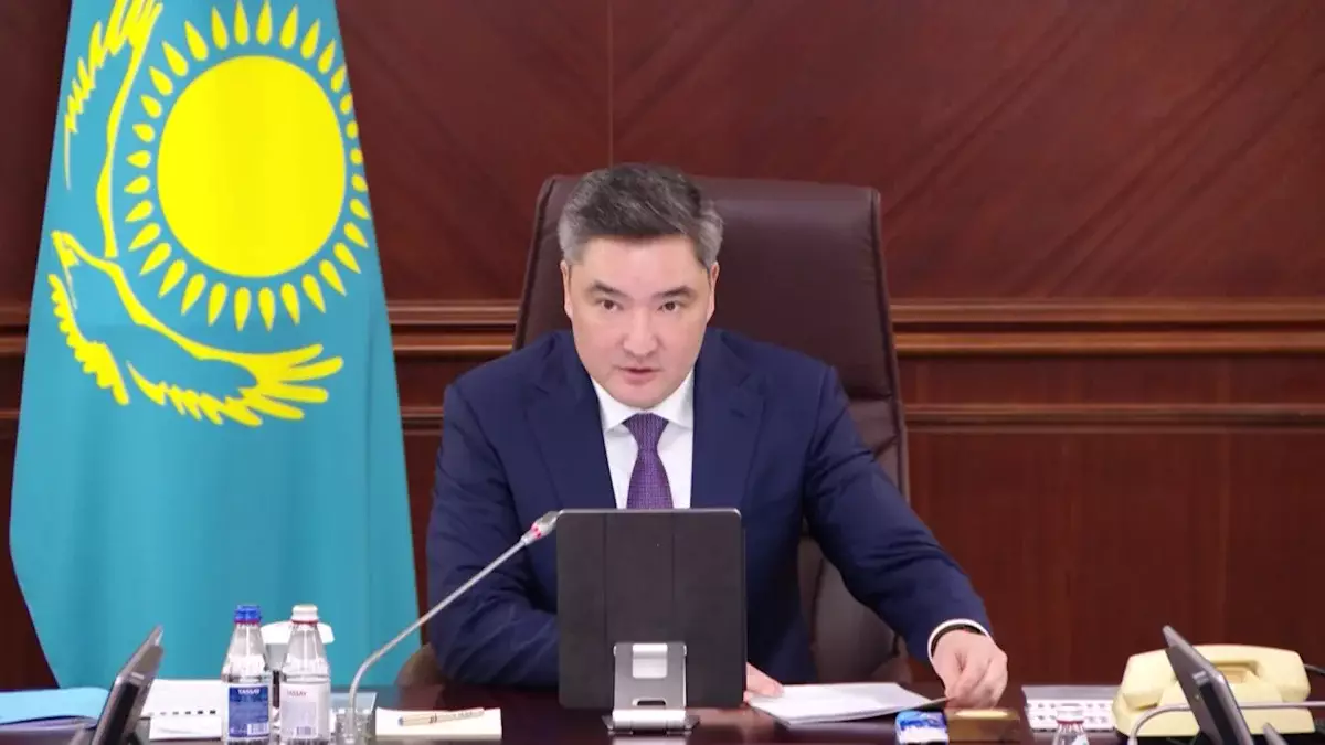 Олжас Бектенов жаңа Конституция жобасына қатысты жалған ақпарат тарату фактілеріне қатаң шара қолдануды тапсырды